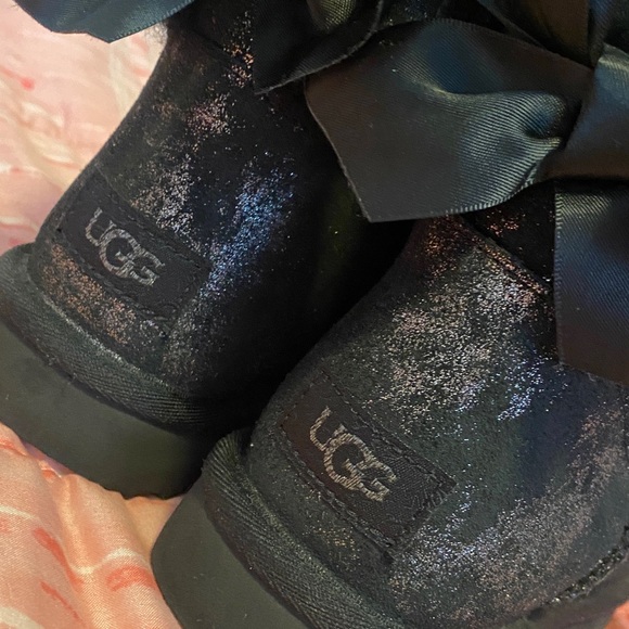 UGG Bailey Bow Shorti - Picture 3 of 4